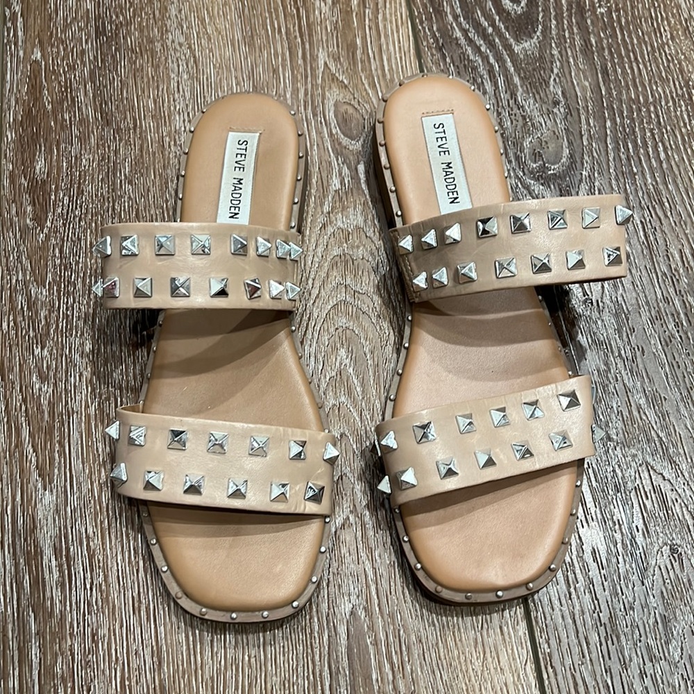 STEVE MADDEN two strap sandals, size 8.5